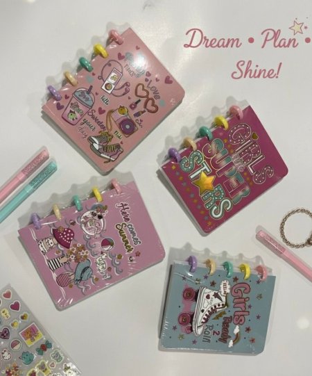 دفاتر بغلاف ملون